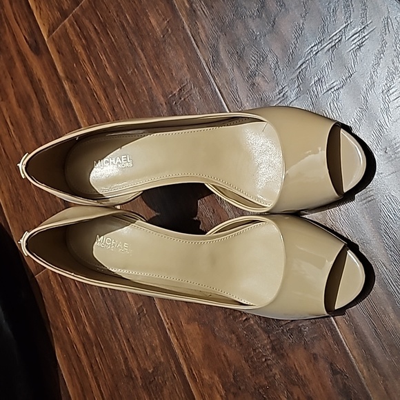 Open Toe Pumps - Picture 2 of 5